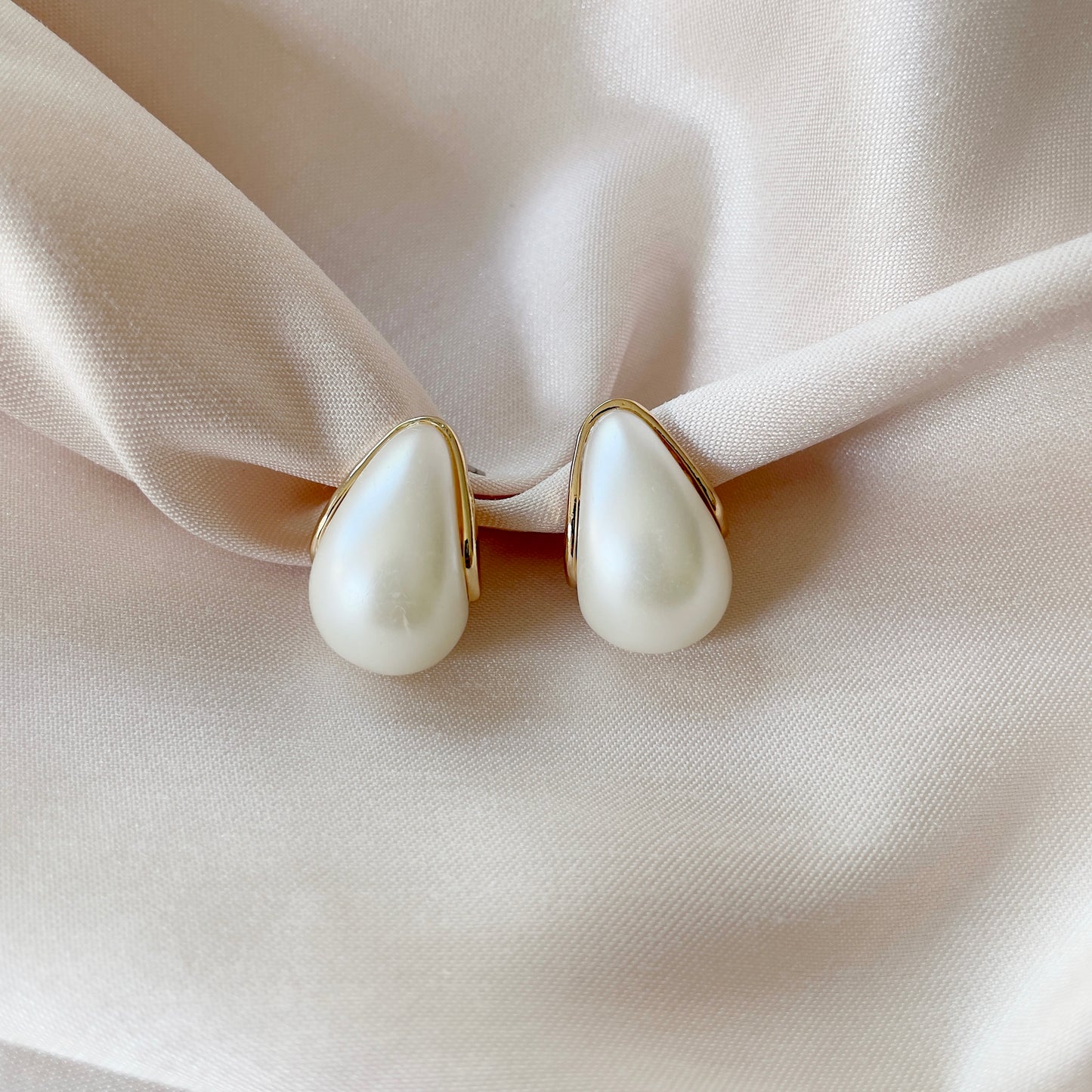 Nissa Pearl Hoop