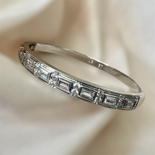 Eloise Bangle