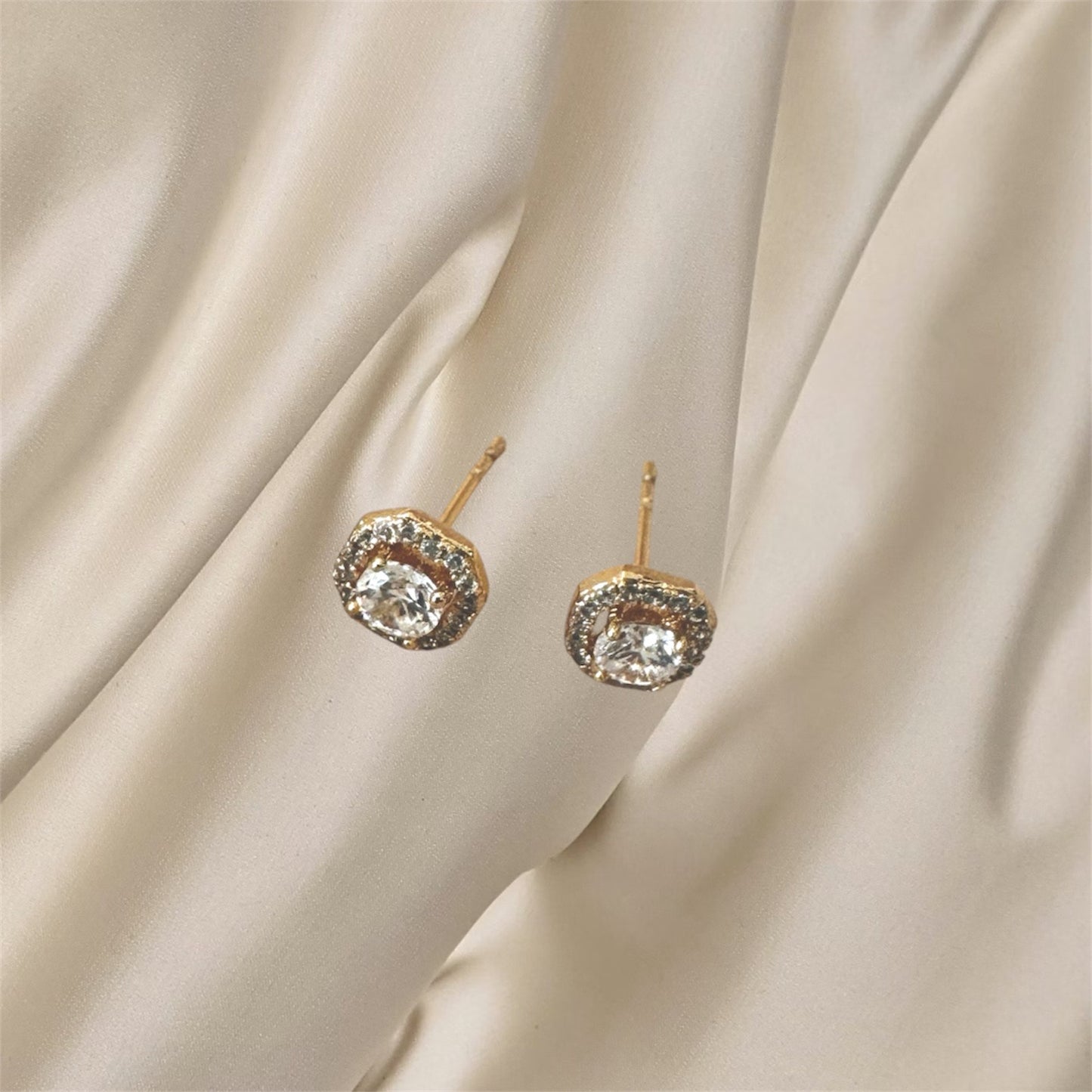 Lia Studs